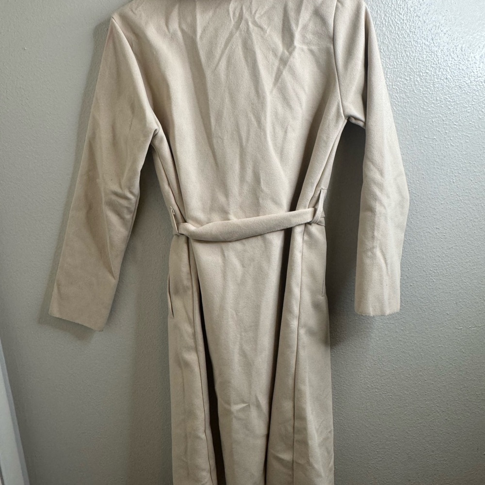 PrettyLittleThing Cream Wrap Belted Trench Coat - Picture 5 of 9